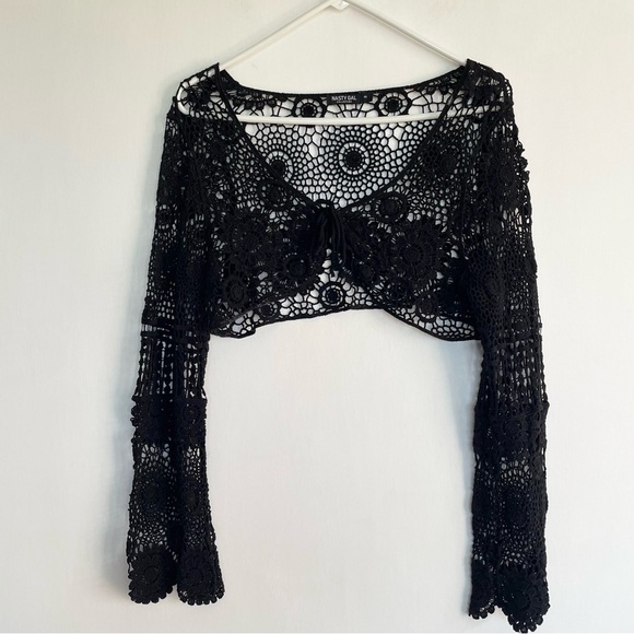 Nasty Gal Black Lace Crop Top - Picture 4 of 9